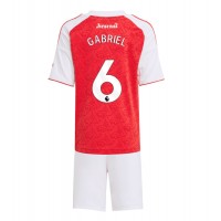 Stroje piłkarskie Arsenal Gabriel Magalhaes #6 Koszulka Podstawowej dla dzieci 2025-26 Krótki Rękaw (+ szorty)